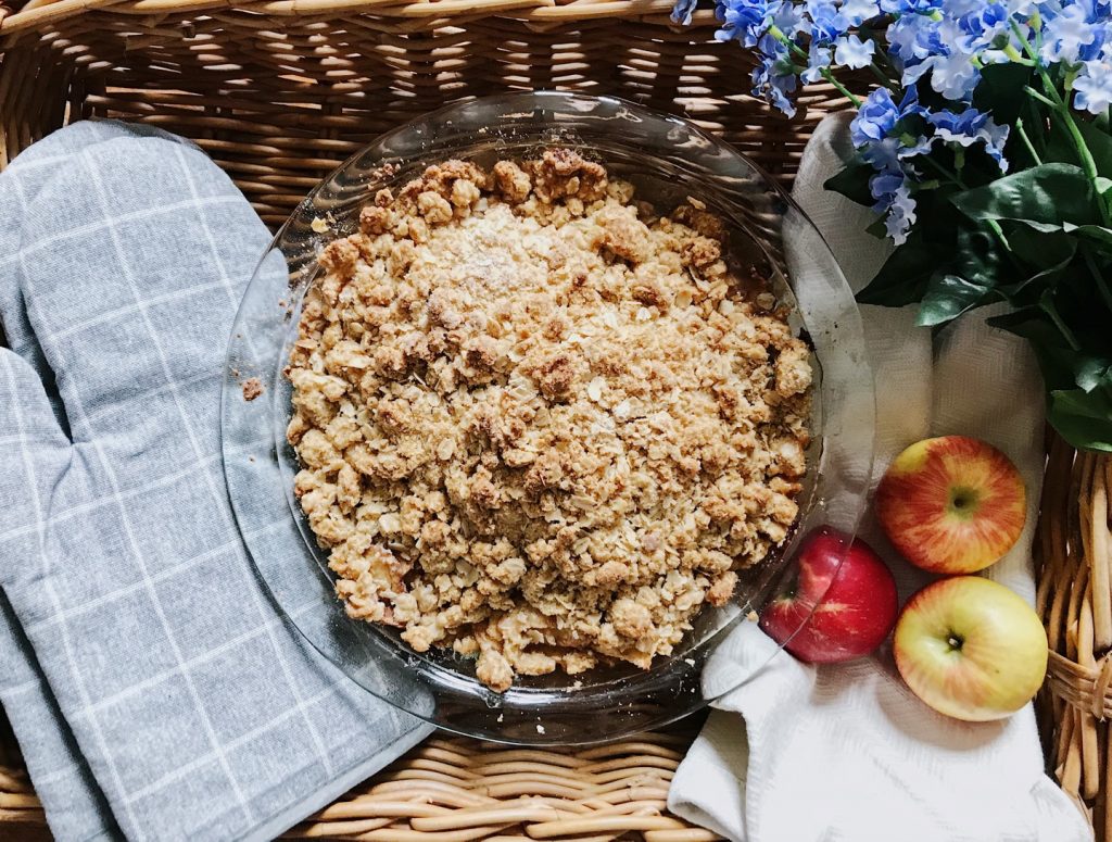 gluten-free apple crisp on a serving tray